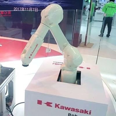 組み立てロボットとして物品取扱いのための6つの軸線の工業用ロボットの腕RS007N