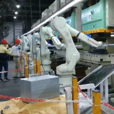 産業用ロボットアーム 6軸 カワサキ RS050N パレットハンドリングロボットのためのCNGBSガイドレール