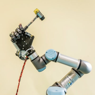 グリッパーの一突きおよび場所機械ロボット腕を搭載するCobot UR3の工業用ロボットの腕の一突きおよび場所6の軸線
