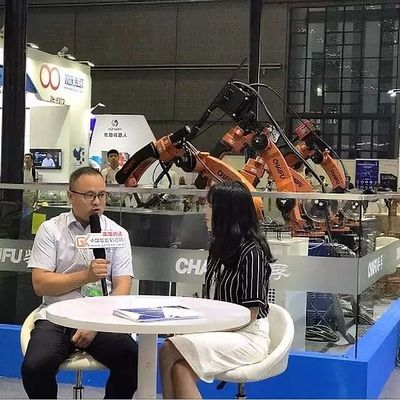ロボティックPalletizer 4の軸線SF165-K3200の産業ロボティック腕のパレットで運搬するロボット