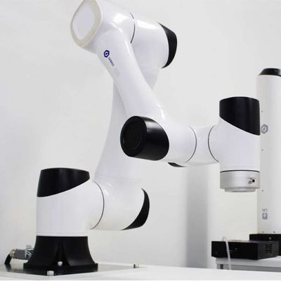 CobotとしてCNCの腕6の軸線のロボット ペイロード10kgが付いている共同のロボット中国CR10