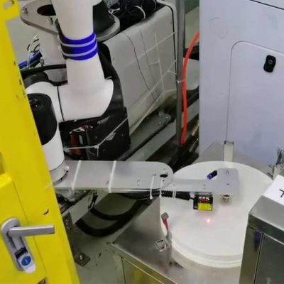 CobotとしてCNCの腕6の軸線のロボット ペイロード10kgが付いている共同のロボット中国CR10