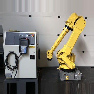 ミグ溶接のロボットとして他の溶接装置のための工業用ロボットM-710iCのロボット腕6の軸線