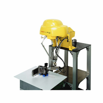 小さいエンジン アセンブリのためのロボット グリッパーが付いている工業用ロボットM-1iAの組み立てロボット