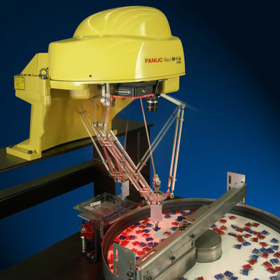 小さいエンジン アセンブリのためのロボット グリッパーが付いている工業用ロボットM-1iAの組み立てロボット