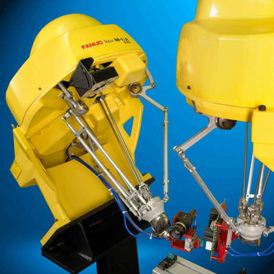 小さいエンジン アセンブリのためのロボット グリッパーが付いている工業用ロボットM-1iAの組み立てロボット