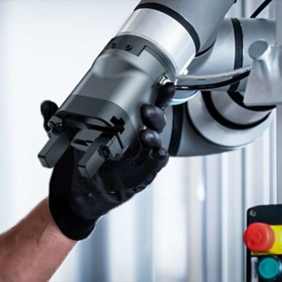 Cobotとして協力的な平行電気グリッパーPGC-140と共同ロボット
