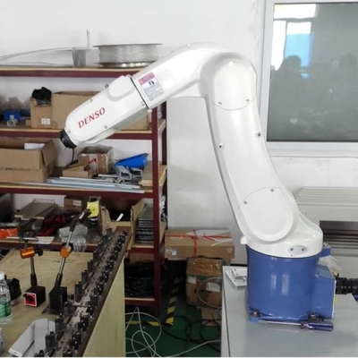 産業用ロボットとして操作するためのCNGBSロボットグリッパー付きのユニバーサルロボットアーム6軸VS-068/087